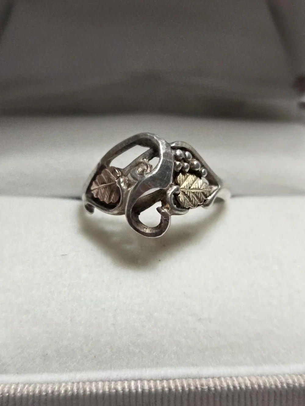 Vintage Asher Co Black Hills Gold Sterling Silver Grape Leaf Ring 12k Accents SZ